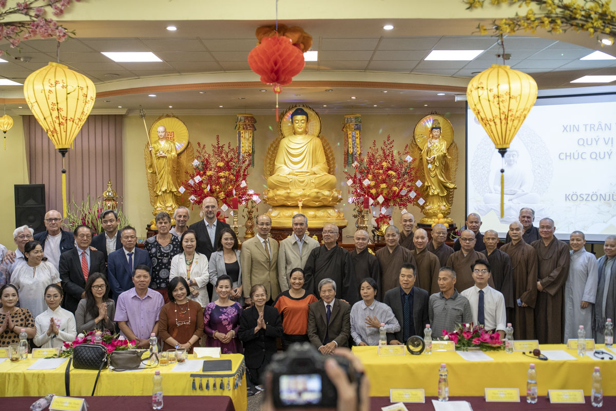 Visiting the 10th anniversary celebration of the Tue Giac Pagoda in Budapest
